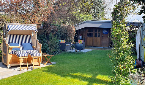 Family home in a courtyard complex with a private garden + No agency fees.