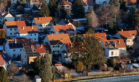 Semi-detached house with garden in Dresden-Naußlitz.