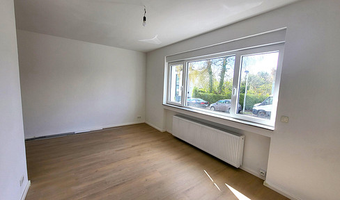 Ground floor - Accessible (low barrier) - First occupancy after renovation - Bright 2-room apartment, 54m², with balcony (KDB).