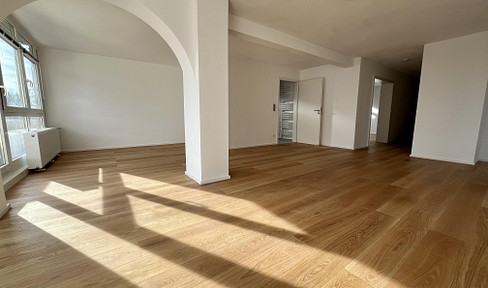 Sunny penthouse with 3 stunning terraces | completely renovated | no commission fees.
