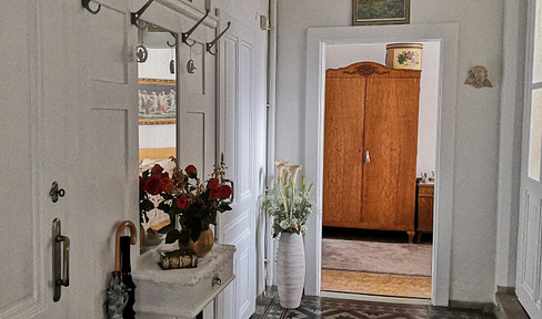 FEELING LIKE A SUMMER ESCAPE? Move in and enjoy a charming villa from the turn of the century in GARS!!!