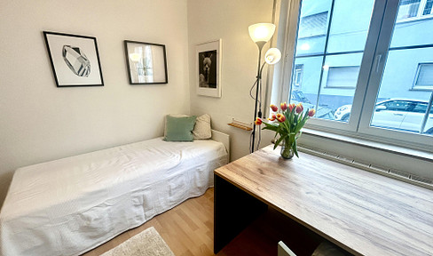 *Möbliertes WG-Zimmer* mit EBK und allg. Balkon