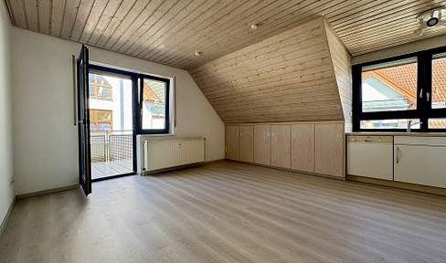 Commission-free: 2-room apartment in the attic with a balcony, located in a supervised residential complex.