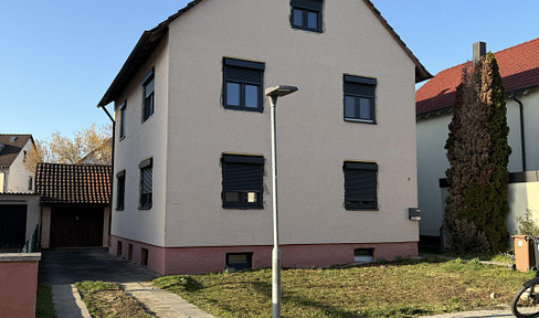 Modernisiertes Zweifamilienhaus + Wärmepumpe 2023 + 2 Wohnungen + Ausbaupotenzial