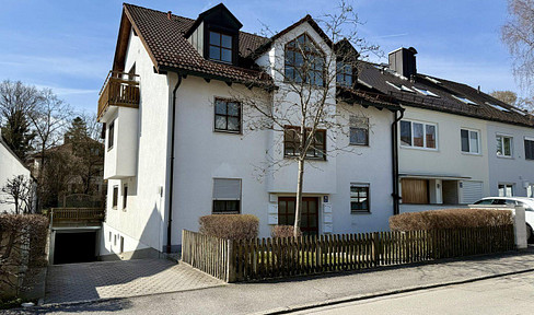 Dreamlike, sun-drenched penthouse gem in Munich-Waldtrudering.