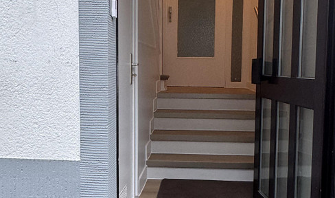 Detached and well-maintained townhouse with a spacious garden.