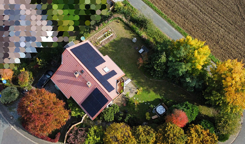 Your modern smart home retreat: Panoramic views of the countryside and high energy independence.