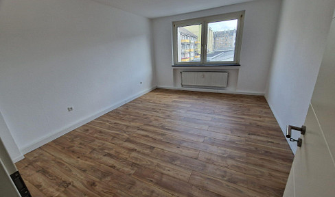 Spacious living in Dortmund: Modern 100 square meter ground-floor apartment on Rheinische Straße.