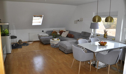 Moderne 3-Zimmer-Dachgeschoss-Maisonettewohnung mit Terrasse und Einzelgarage!