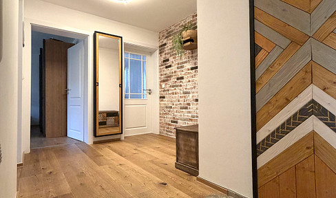 Renovated 2-room apartment with parking space - no commission fees!