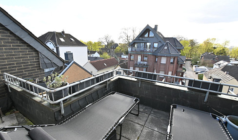 Urban living at its finest: 3-room apartment with a conservatory, rooftop terrace, and balcony.