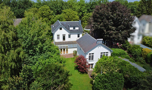 Historic villa with outbuilding on a 1,509 m² plot of land – Living and working at the highest standard.