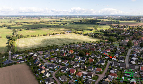 Einfamilienhaus mit Carport und Garten