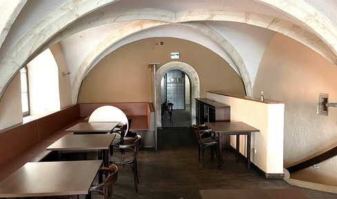 Charming commercial and residential units in the heart of Regensburg's Old Town – versatile and attractive.