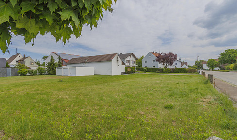 Building plot with full infrastructure.