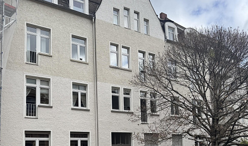 Well-maintained multi-family building for sale in the Bergkirchen district of Wiesbaden.