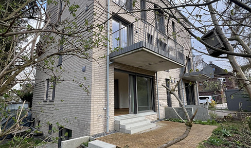 Geschmackvolle 6-Raum-Maisonette-Wohnung mit geh. Innenausstattung mit Balkon und EBK