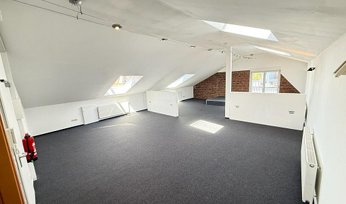 Bright, air-conditioned commercial space / office / studio (approx. 75 m²) in the center of Groß-Umstadt.