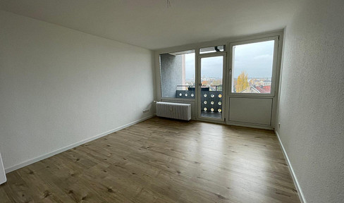 Düsseldorf-Lichtenbroich: Very bright, one-room apartment (30 m²) designed for comfort, with a view.
