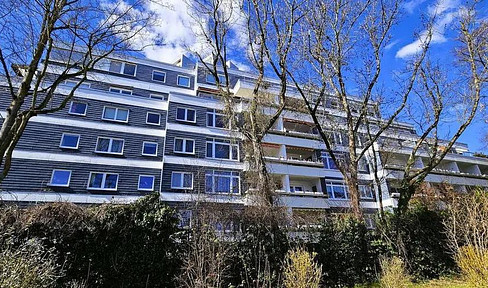 Zentral gelegene, helle 2 ½ Zimmer - Teilmöbiliert Wohnung mit Loggia & tollem Ausblick