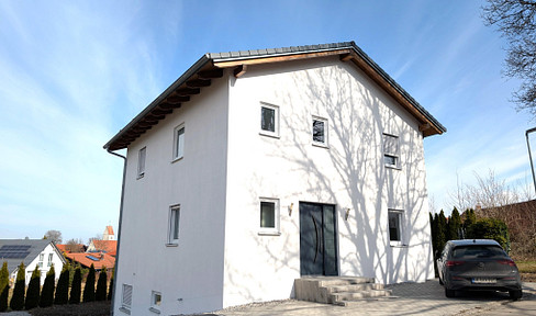 Modern, detached house, heated by a wood pellet system, 3 bathrooms, no agent fees.