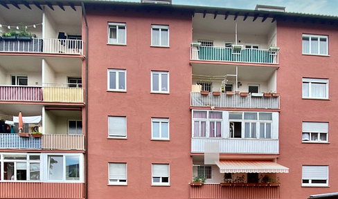 Attractive 3-room apartment for a group of 3 in Stuttgart-Mitte.