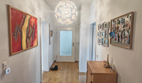 Bright 3-room apartment with balcony.