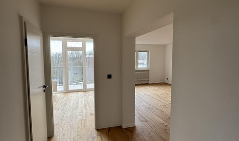 High-quality renovated 3-room apartment in a central location in Kiel.