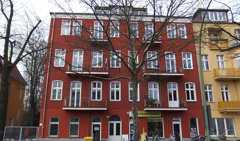 Charmante Altbauwohnung mit großzügigem Hof, Gartenidylle und gewachsener Hausgemeinschaft