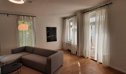 Large 2-room apartment in Schöneberg, 83 square meters.