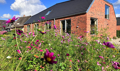 Einfamilienhaus in Ostseenähe mit Panoramablick über Wiesen und Felder