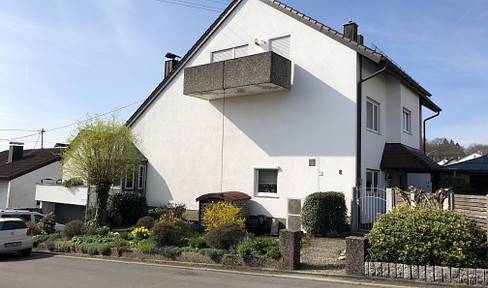 Geräumige 8-Zimmer Doppelhaushälfte  mit 2 Terrassen und idyllischemGarten in ruhiger Lage