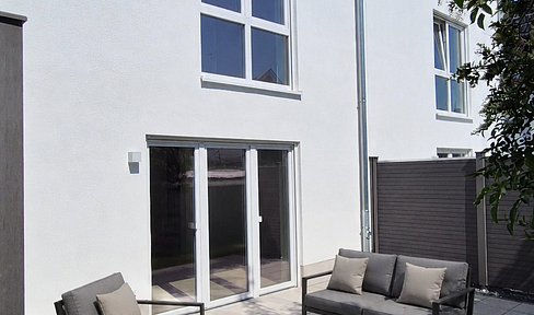 New construction townhouse with terrace, 140 m². Family home with very low energy costs (high energy efficiency + photovoltaic system).