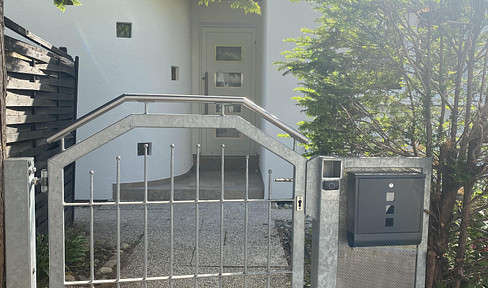 Frisch renovierte 4-Zi.-Whg in 2-Fam Haus mit eigenem Garten/Garage