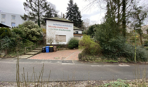 Freistehendes Einfamilienhaus mit Einliegerwohnung in Bergerhausen