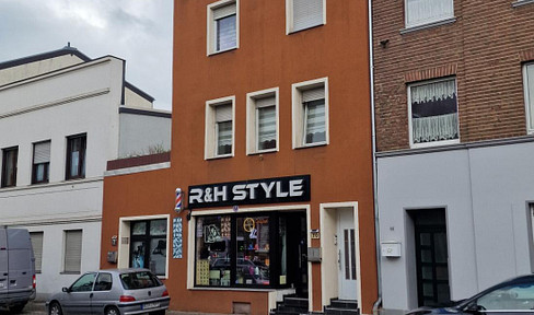 Bright 2-room apartment with a garden view – compact, well-maintained, and filled with natural light.