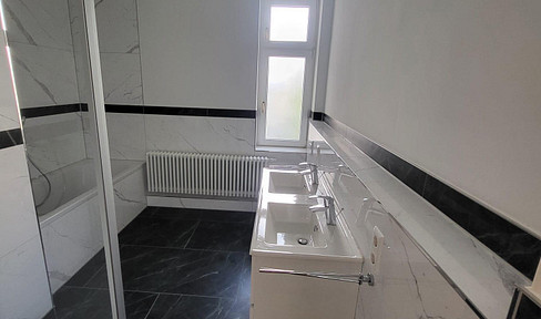 For rent: a fully renovated 3-room apartment with a large balcony.