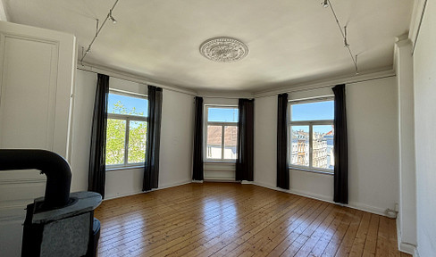 Altbau-Charme pur: 4-Zimmer-Wohnung mit Dielenboden & Stuckdecken