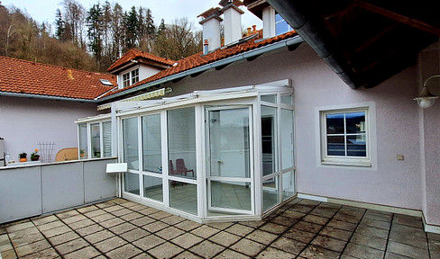 Alt-Attnang: Zentrale & Ruhige 3-Zi-Maisonette inkl. Terrasse, Wintergarten, Carport