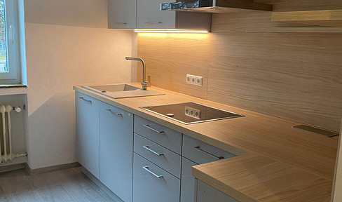 Beautifully renovated apartment near City Galerie, 2 rooms, kitchen, and bathroom (2K2B), recently renovated, with cellar, balcony, and fitted kitchen.