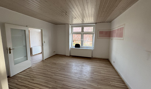 Westerau - Charmante Altbau EG Wohnung mit viel Licht, Gestaltungspotenzial & Stellplatz