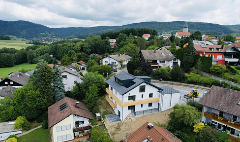 Attractive investment opportunity: Rented 2-room apartment built to KfW 55 standard, offering a 4.3% return.