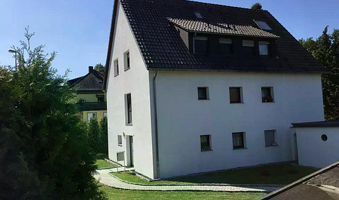 Niedersprockhövel: Beautiful and well-maintained 4-room apartment on the 1st floor with a balcony.