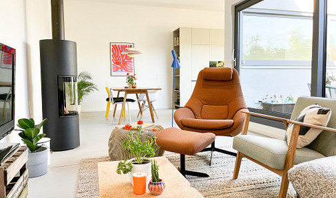 Ruhiges Dachgeschoss mit Terrasse & Kamin. Flexibel nutzbar, provisionsfrei