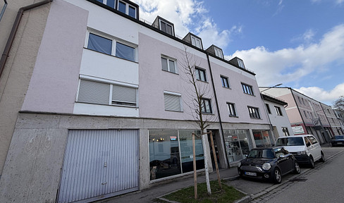 Available immediately! Attractive 3-room penthouse apartment in the heart of Dachau!