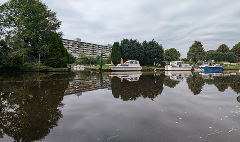Large apartment in need of renovation, located in an area with good infrastructure.