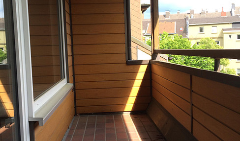 3,5 Raum DG-Wohnung, Wald-Citynähe, Balkon, Wanne + Dusche, Parkett