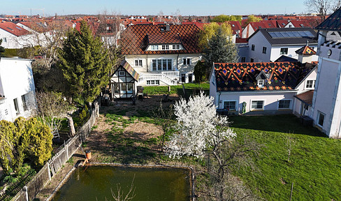 Spacious house suitable for 1-3 families, with a garden, located in a quiet area of Markkleeberg.