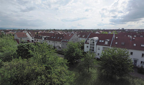 Bright, one-bedroom apartment with a balcony, located in Karlsruhe-Hagsfeld.