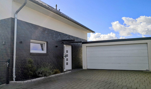 Reserviert !!!  Junges Einfamilienhaus mit Garten und Doppelgarage